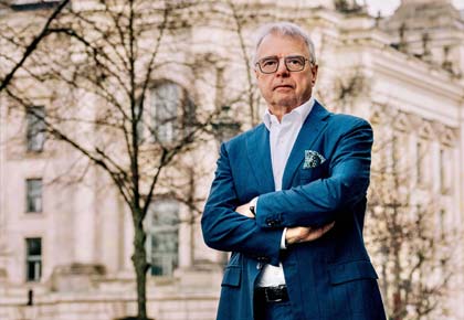 Stiftung hält Abstand zu extremen Parteien